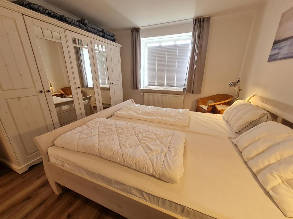Ferienhaus Ellen, Eg Whg Utersum エクステリア 写真